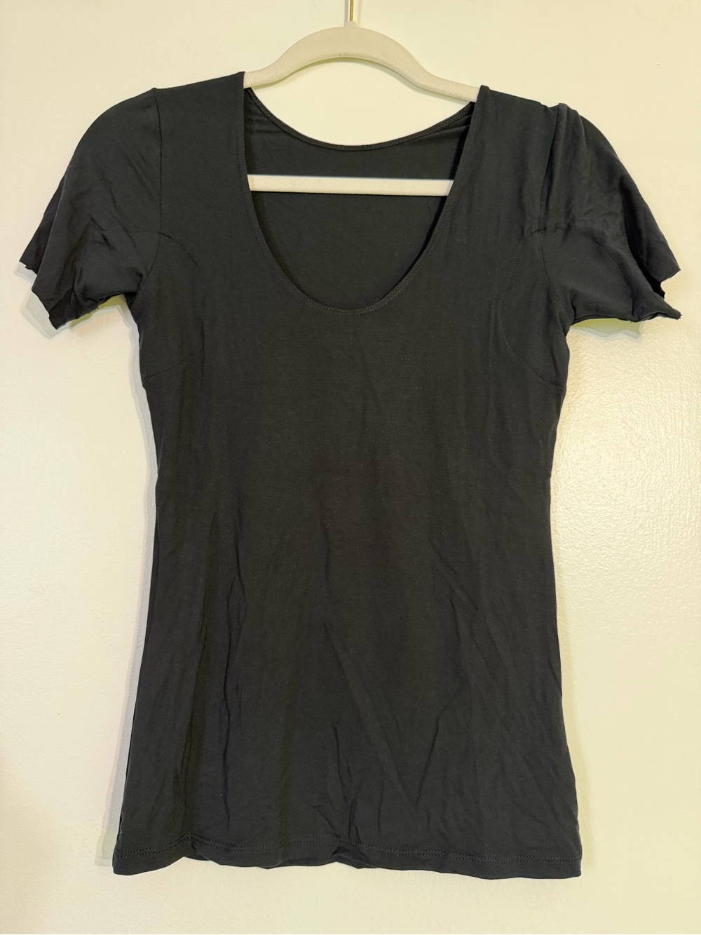 Women's Black Scoop Neck Short Sleeve Tee
